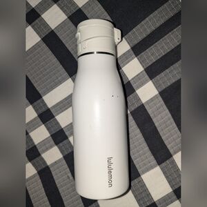 Lululemon water bottle